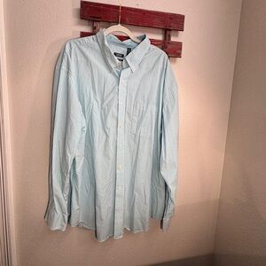 Izod Men's Light Blue Checkered Casual Shirt